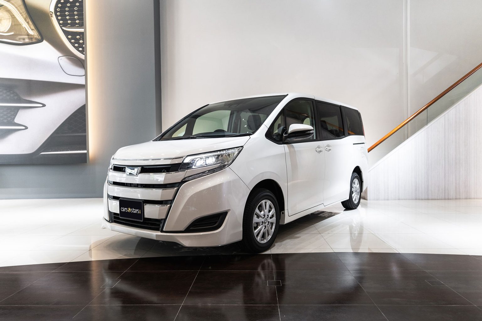 New Toyota Noah Hybrid 1.8 X MPV | Parallel Imported Noah in Singapore