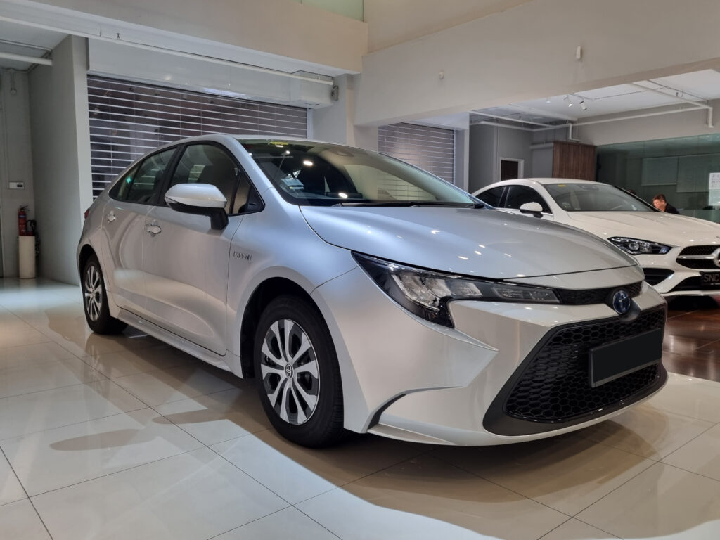 Toyota Corolla Sedan Hybrid 1.8A Ascent Sport - Cars & Stars